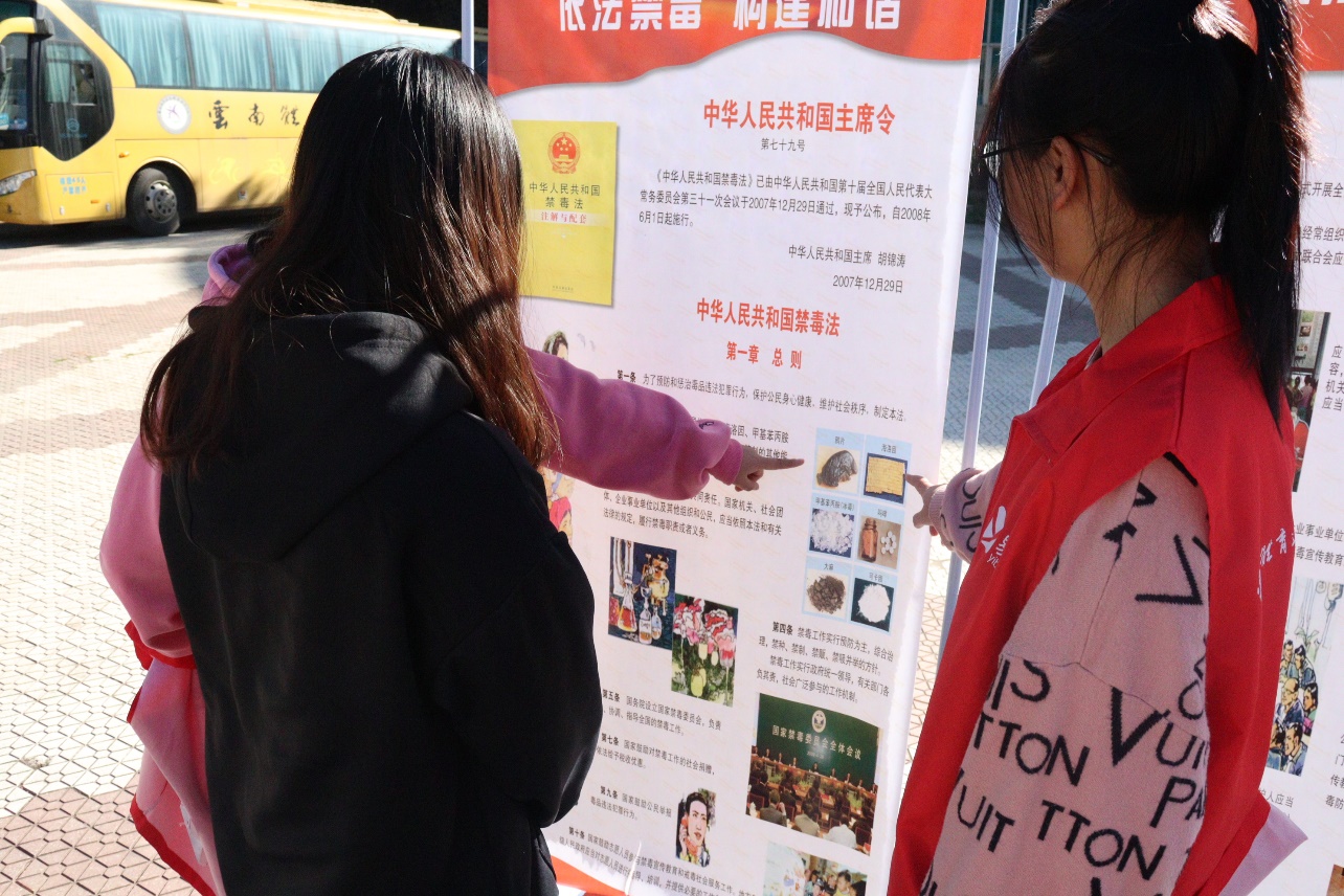 http://img01.fs.yiban.cn/pic/13679364/web/thumb/b16bdabf20ae69c78313.jpg
